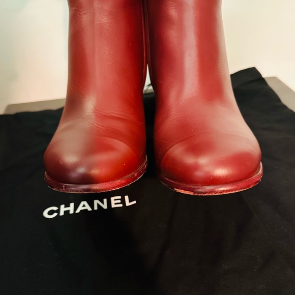 CHANEL BURGUNDY CALFSKIN ANKLE BOOTIE WITH BEADED CC EMBELLISHMENT - Picture 7 of 10
